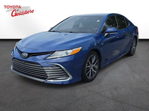 Used 2023 Toyota Camry XLE w/ Navigation Package FWD image 1