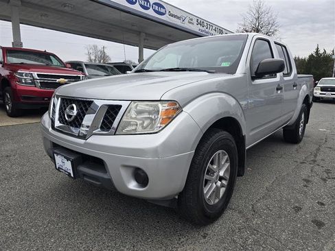 Used 2019 Nissan Frontier SV image 1