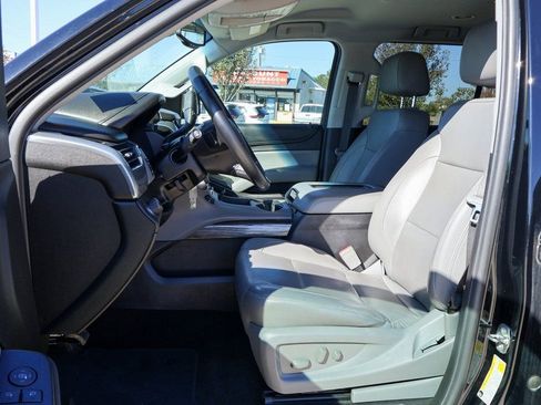 Used 2018 Chevrolet Suburban LT image 7