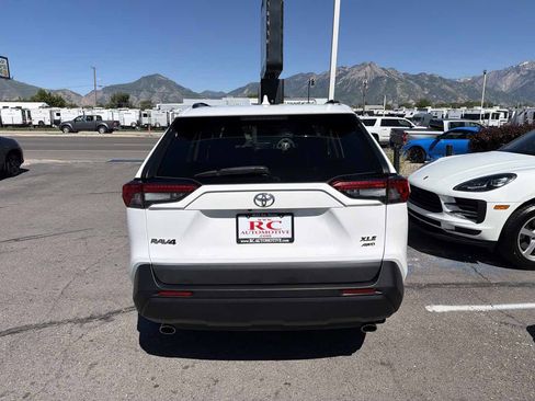 Used 2021 Toyota RAV4 XLE AWD/4WD image 4
