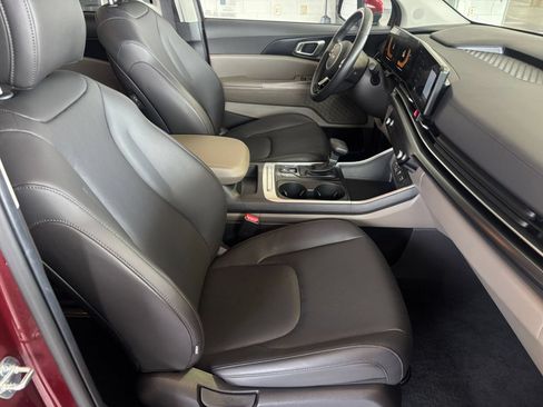 Used 2026 Kia Carnival FWD image 38