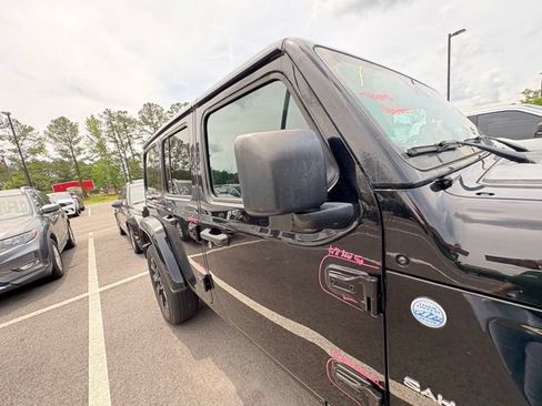 Used 2024 Jeep Wrangler Unlimited Sahara AWD/4WD image 12