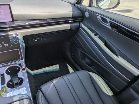 Used 2026 Genesis GV80 2.5T RWD image 16