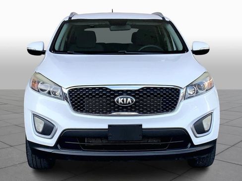 Used 2017 Kia Sorento LX image 4