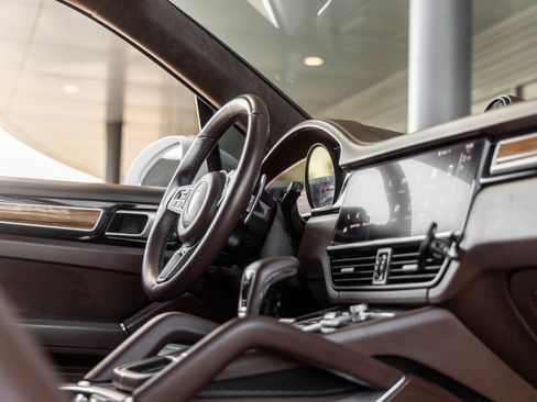 Certified 2023 Porsche Cayenne Turbo AWD/4WD image 49