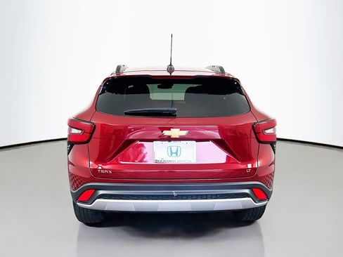 Used 2025 Chevrolet Trax LT FWD image 6