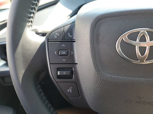 Certified 2025 Toyota Prius LE FWD image 21