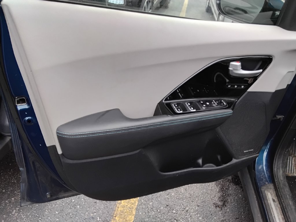 Used 2018 Kia Niro Touring FWD image 10