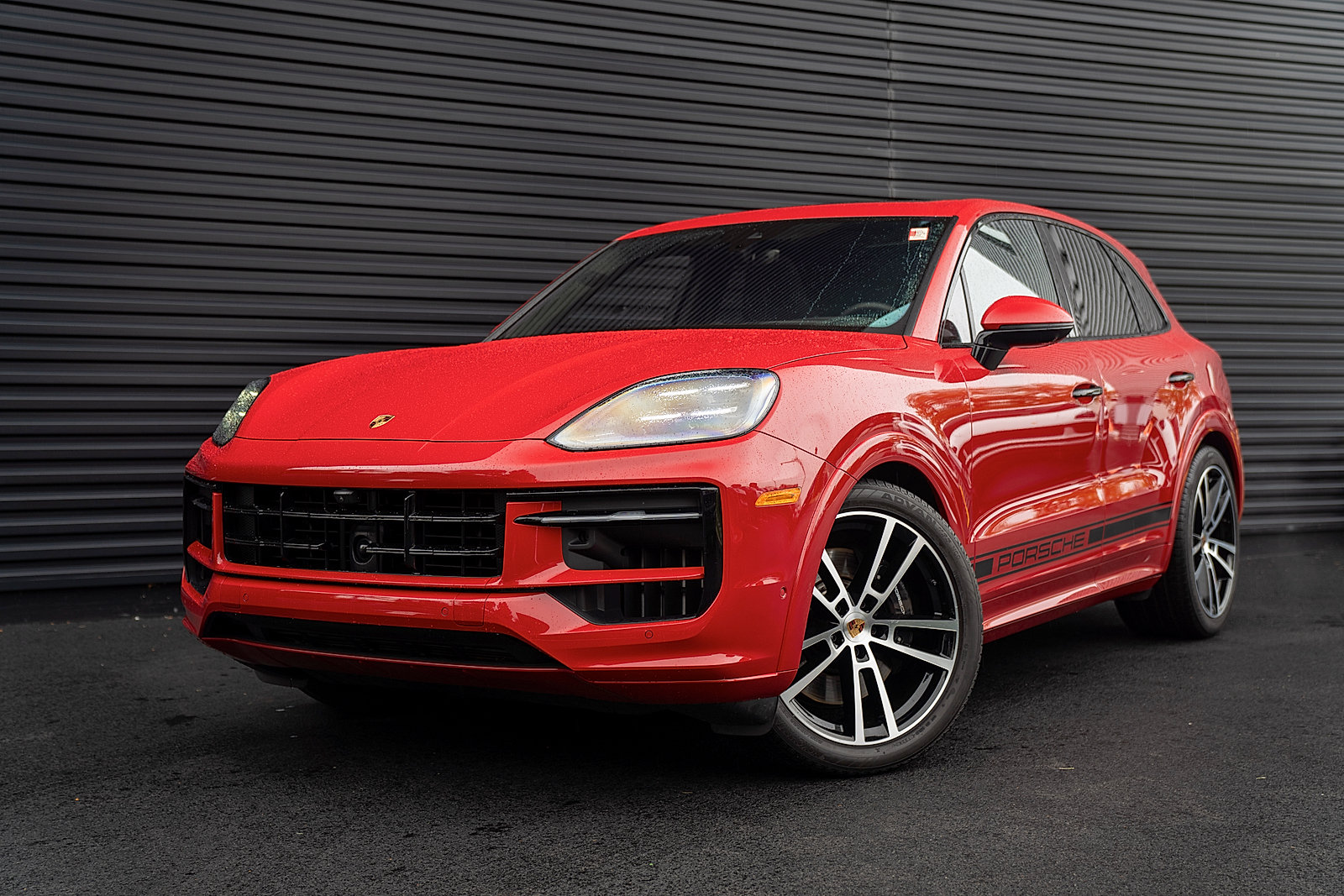 Certified 2025 Porsche Cayenne GTS AWD/4WD image 1