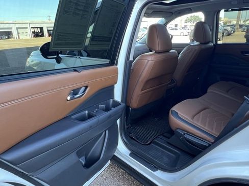 Certified 2023 Nissan Pathfinder Platinum w/ Cargo Package image 28