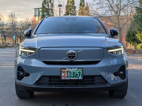 Used 2023 Volvo XC40 Recharge Plus image 2