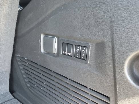 Used 2022 GMC Yukon AT4 AWD/4WD image 9