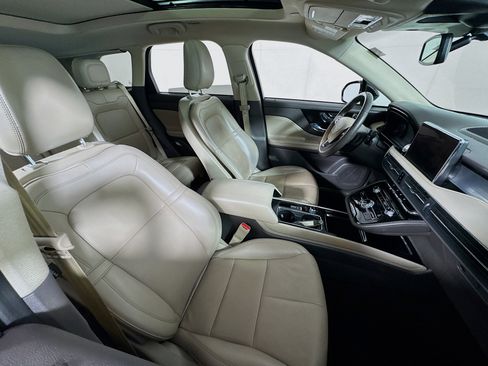 Used 2021 Lincoln Corsair AWD w/ Premium Package image 26