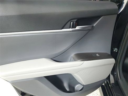 Used 2022 Toyota Camry LE image 8