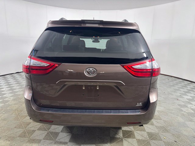 Used 2018 Toyota Sienna LE w/ Carpet Mat Package AWD/4WD image 7