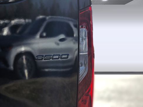 Used 2019 Mercedes-Benz Sprinter 170 image 12