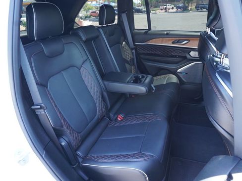 Used 2024 Jeep Grand Cherokee Summit AWD/4WD image 10