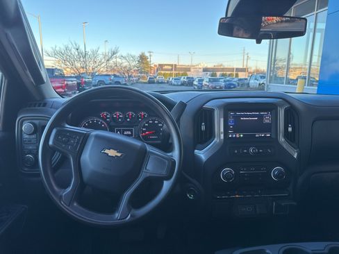 Used 2024 Chevrolet Silverado 1500 Custom image 2