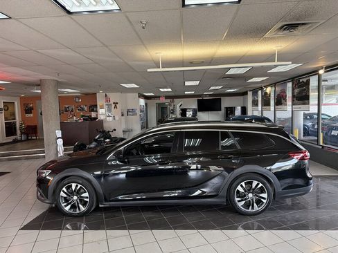 Used 2019 Buick Regal Essence w/ Driver Confidence Package I image 2