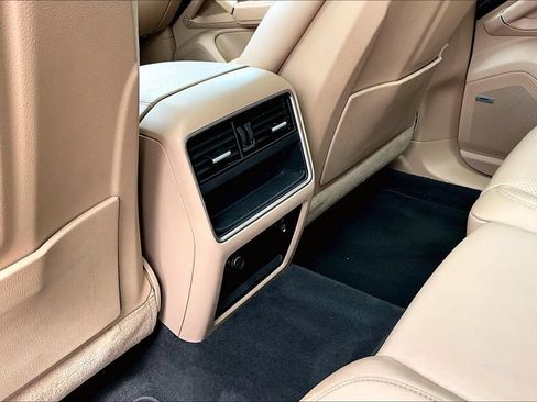 Used 2020 Porsche Cayenne AWD/4WD image 33