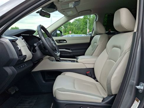 Used 2023 Nissan Pathfinder SL AWD/4WD image 16