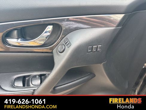 Used 2018 Nissan Rogue SV w/ Sun & Sound Touring Package image 11