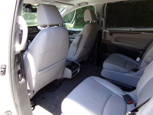 Used 2022 Honda Odyssey EX-L image 17