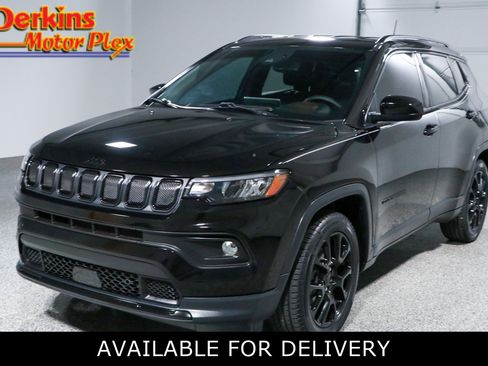 Used 2022 Jeep Compass Latitude FWD image 1