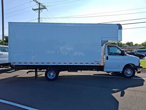New 2024 Chevrolet Express 4500 Extended w/ Power Convenience Package RWD image 5