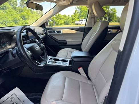 Used 2020 Ford Explorer XLT w/ Equipment Group 202A RWD image 14