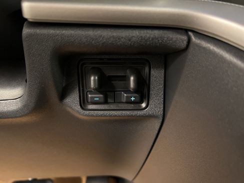 New 2025 Ford Expedition Active image 18