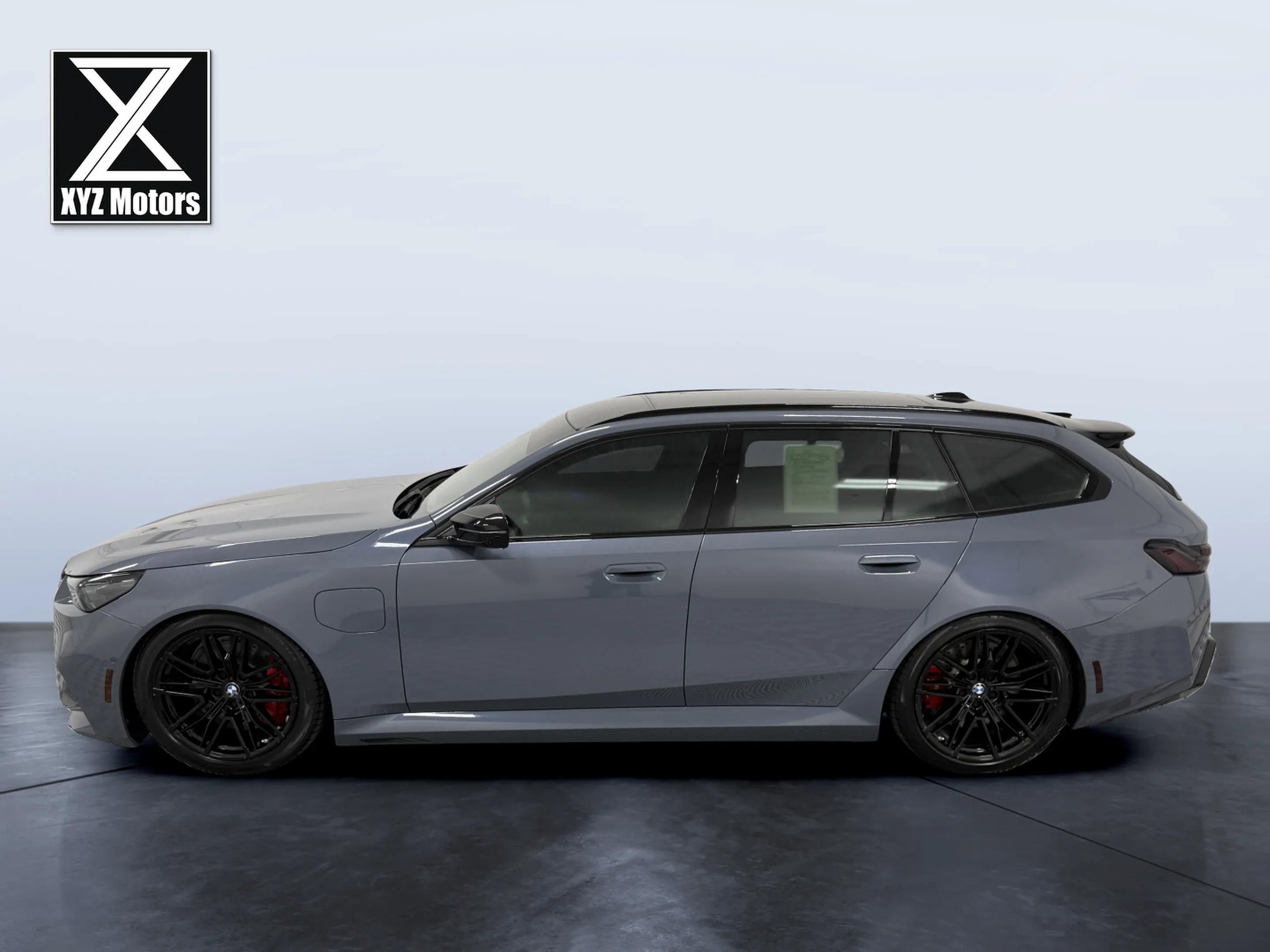 Used 2025 BMW M5 Touring AWD/4WD image 3