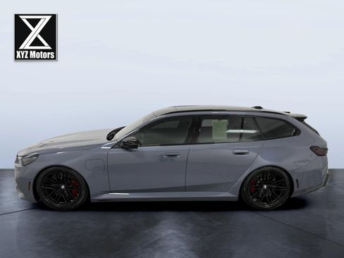 Used 2025 BMW M5 Touring image 3