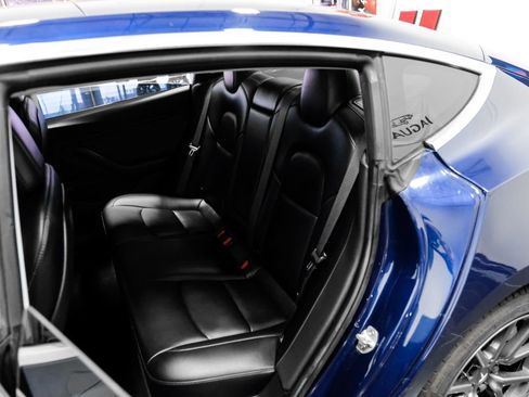 Used 2018 Tesla Model 3 Long Range image 32