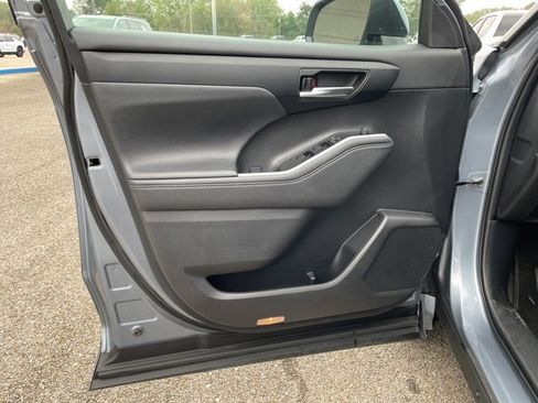 Used 2023 Toyota Highlander L image 13