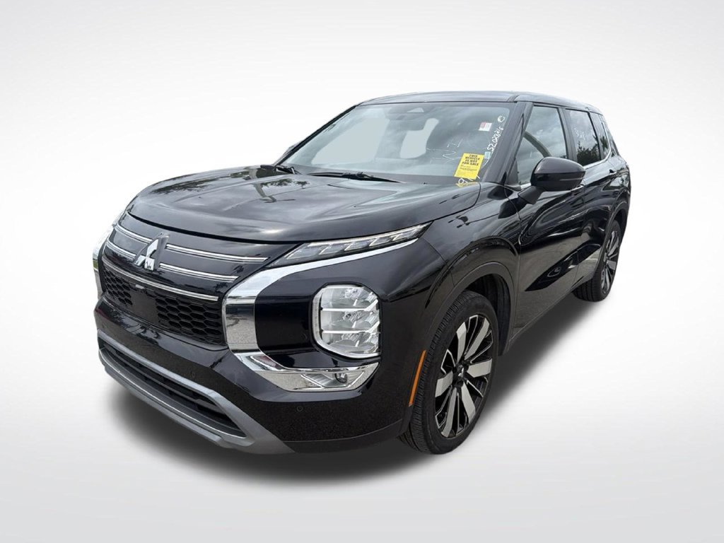 Used 2025 Mitsubishi Outlander SE FWD image 3