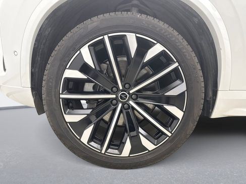 Used 2025 Volvo XC90 B6 Plus image 28