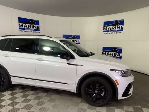 Used 2024 Volkswagen Tiguan SE R-Line FWD image 3