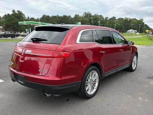 Used 2019 Lincoln MKT AWD image 7