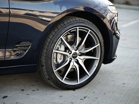 Used 2026 Genesis G70 2.5T image 5