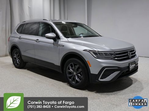 Used 2024 Volkswagen Tiguan SE image 1