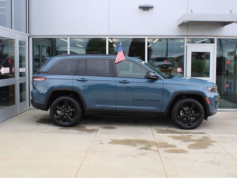 Used 2026 Jeep Grand Cherokee Limited w/ Limited Altitude Package AWD/4WD image 4