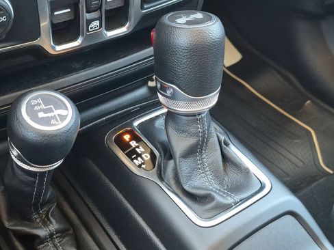 Used 2024 Jeep Wrangler Unlimited Sport AWD/4WD image 14