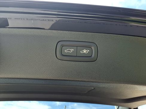 New 2026 Volvo XC90 B5 Plus w/ Protection Package Premier AWD/4WD image 18