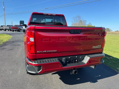 Used 2022 Chevrolet Silverado 2500 High Country w/ Z71 Off-Road Package image 9