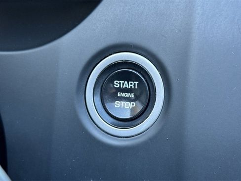 Used 2020 Jaguar E-PACE SE image 27