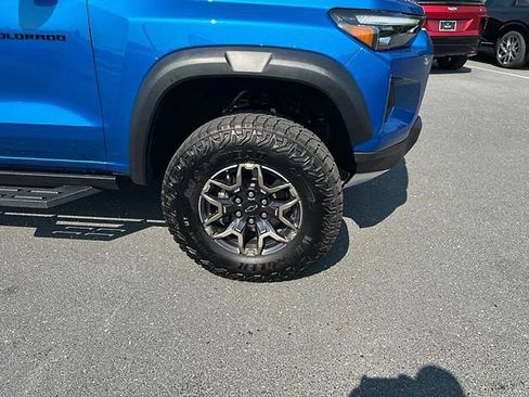 Used 2024 Chevrolet Colorado ZR2 w/ Technology Package AWD/4WD image 33