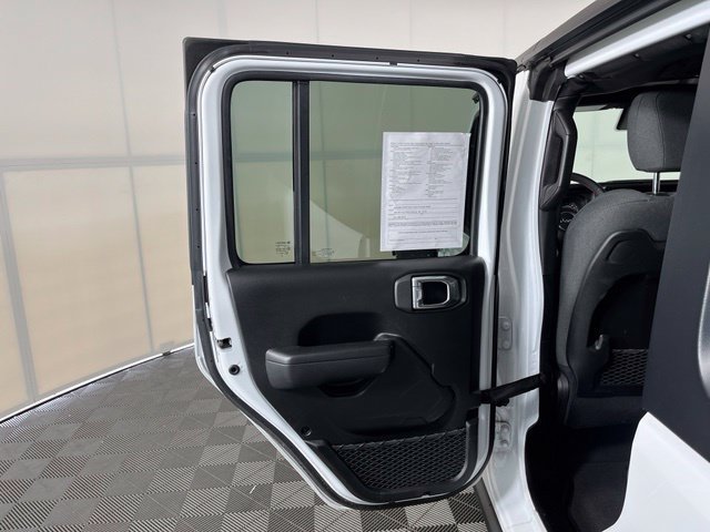 Used 2025 Jeep Wrangler Unlimited Rubicon AWD/4WD image 38