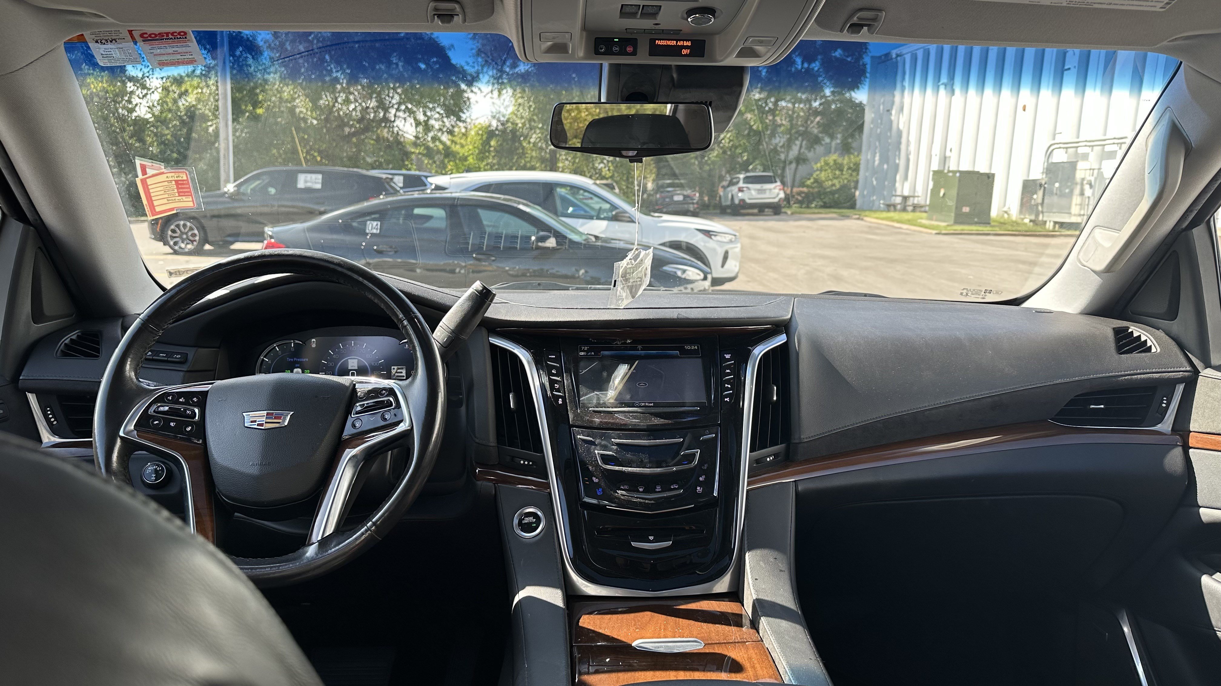 Used 2020 Cadillac Escalade Luxury w/ Escalade Sport Edition AWD/4WD image 30