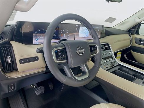 New 2025 Nissan Armada Platinum Reserve image 7